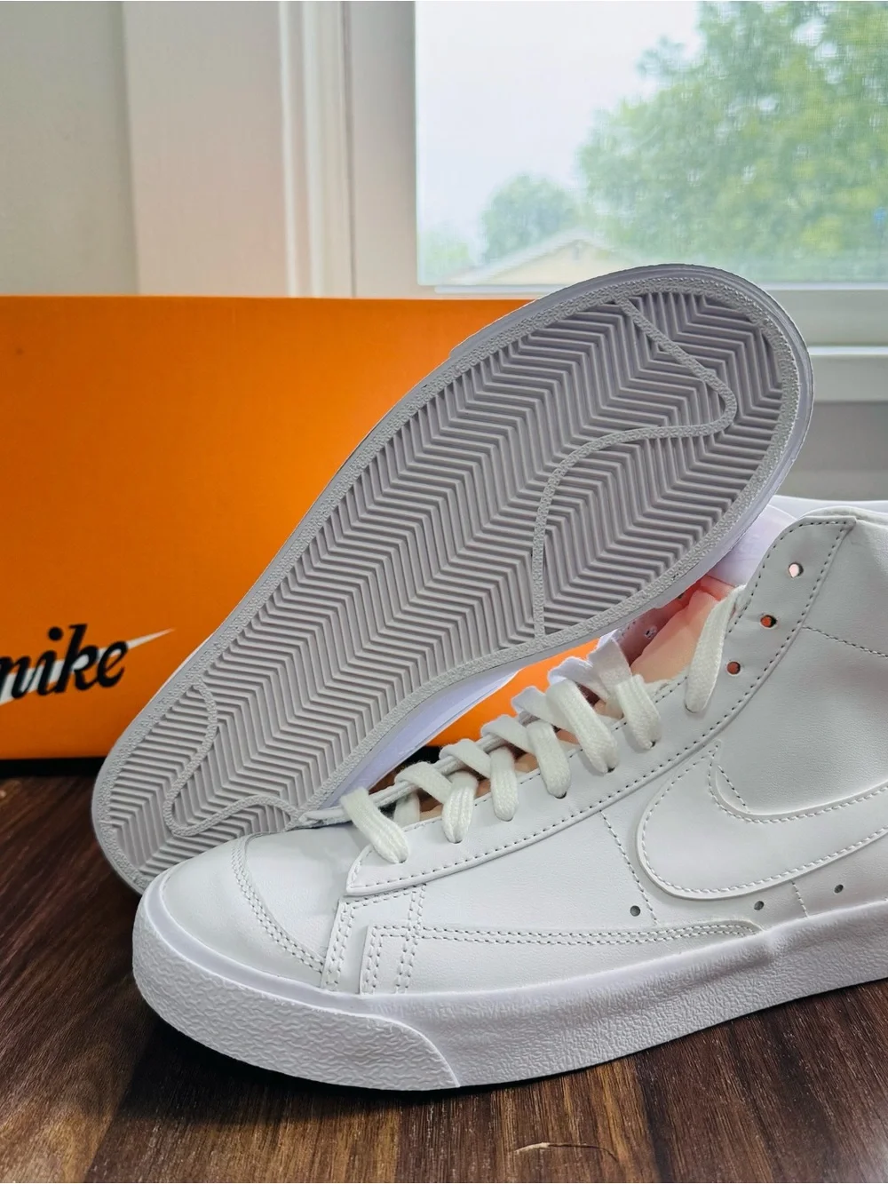Nike Blazer Mid '77 Vintage Triple White Sneaker W10 / M8.5